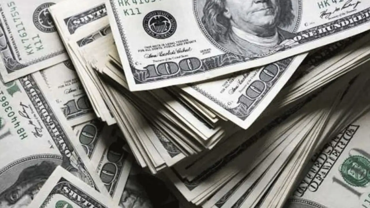 سعر الدولار الأمريكي مقابل الفيتنامي يصل لأعلى مستوى خلال عام